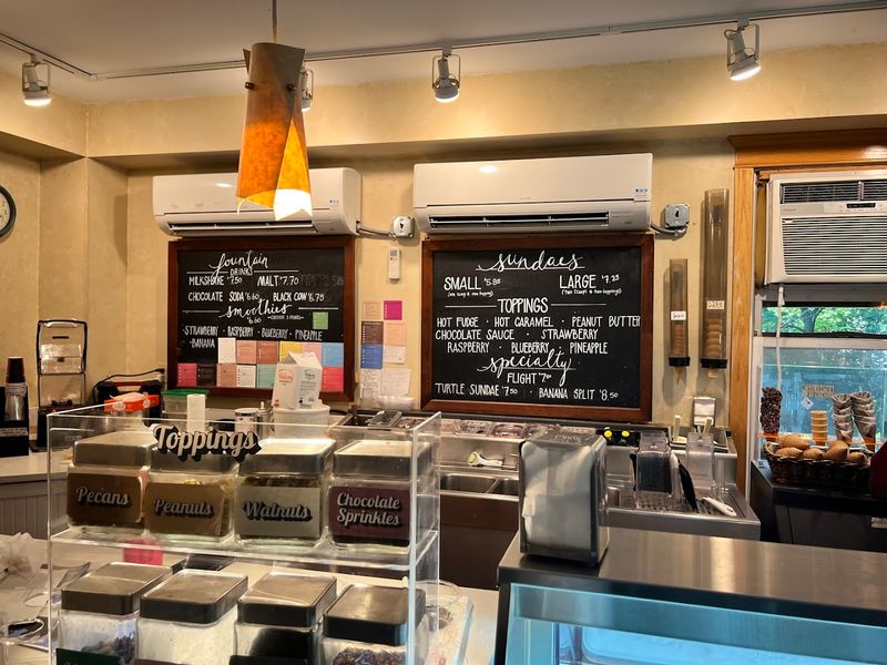 Cap's Ice Cream - Mount Prospect