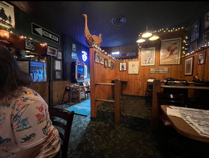 Snuffy's Cafe & Lounge, Warren