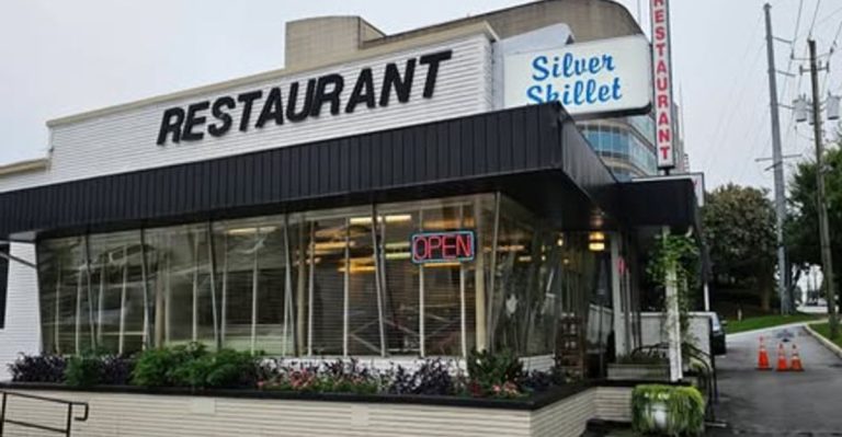 The Georgia Diner Where Peach Cobbler Is Still Made Like It Used To Be