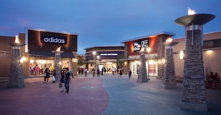 The Giant Outlet Mall In Arizona That Takes Nearly All Day To Explore