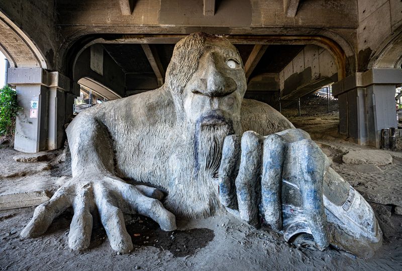 The Giant Waiting Under the Aurora Bridge The Giant Waiting Under the Aurora Bridge