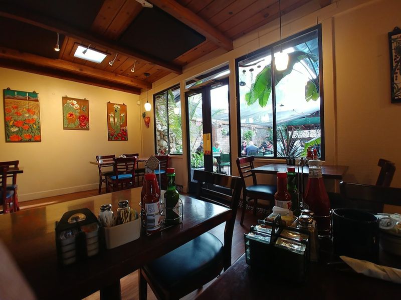 The Cozy Indoor Atmosphere That Feels Nothing Like A Chain Restaurant