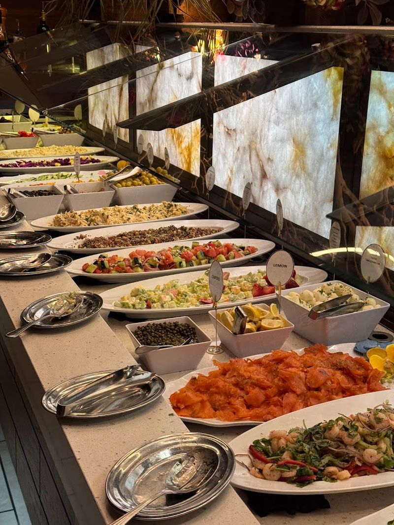 The Gourmet Salad Bar That Deserves Its Own Article