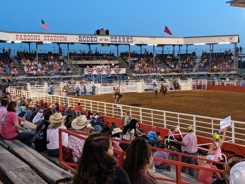 The Grandstands Fill With Western Spirit The Grandstands Fill With Western Spirit