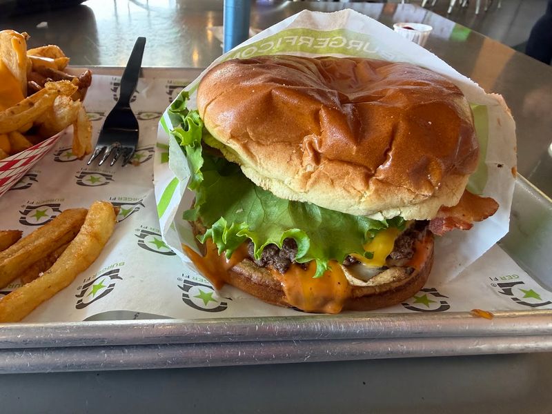 The Green Chile Cheeseburger Is A Flavor Bomb Worth Every Bite