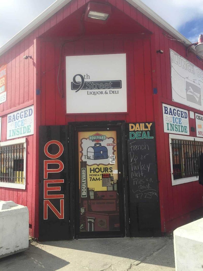 The Lunch Box – Slater, Missouri