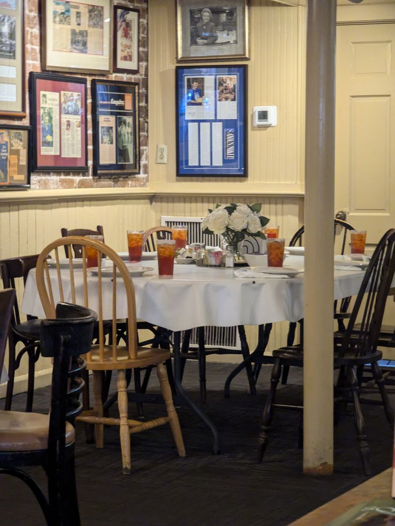 Mrs. Wilkes' Dining Room — Savannah