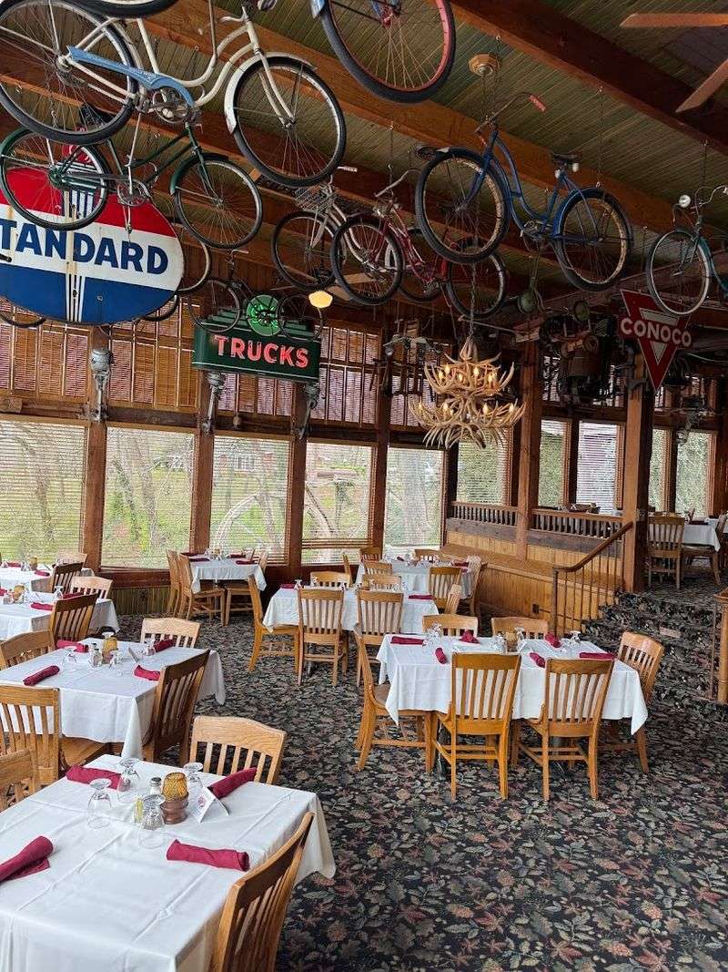 Gaston's Restaurant, Lakeview