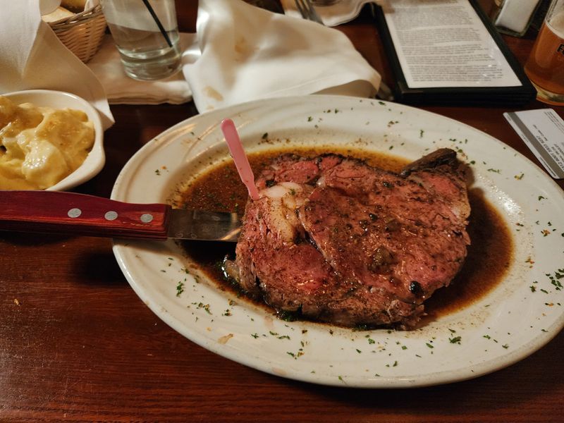 Fenton Hotel Tavern & Grille – Fenton