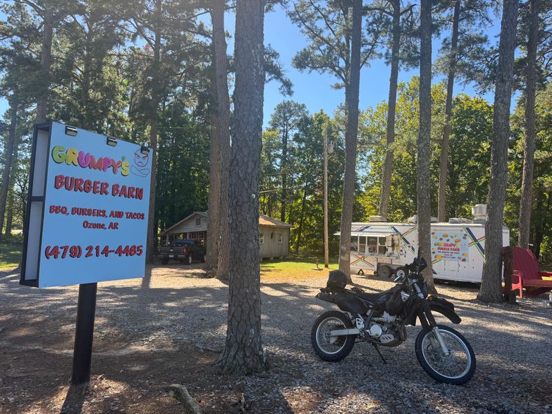 Grumpy’s Burger Barn, Ozone