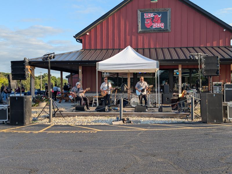 LD’s BBQ — East Troy