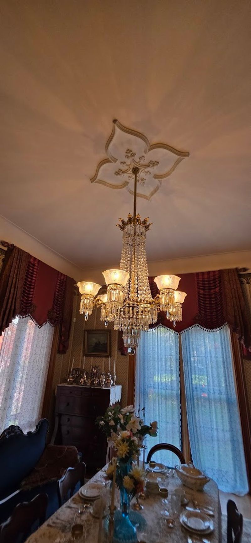 The Ghost Tours That Keep Things Spooky but Tasteful