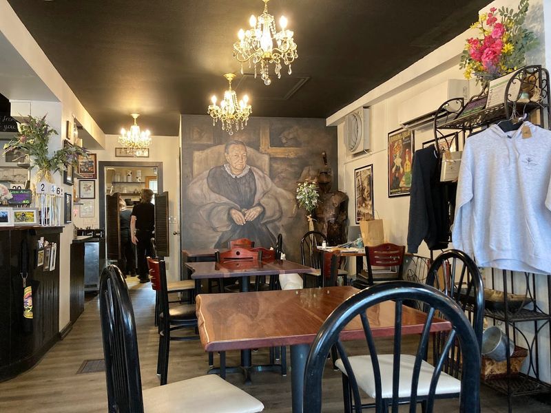 A Gathering Place That Earns Its Loyal Crowd