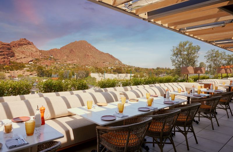 théa Mediterranean Rooftop At The Global Ambassador