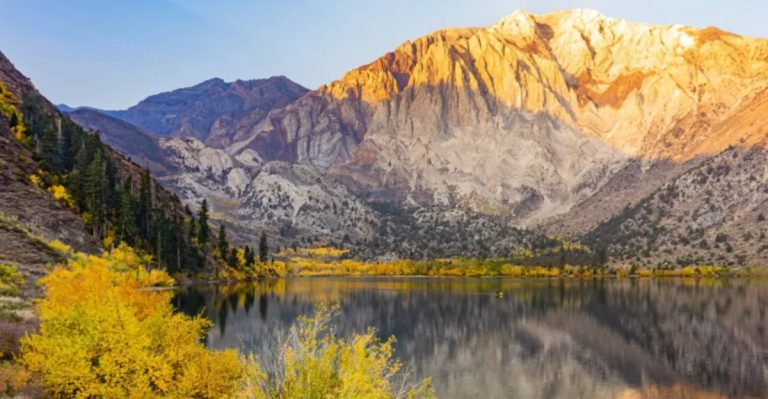 The Hidden California Mountain Lake That’s Pure Magic In The Fall Sunlight