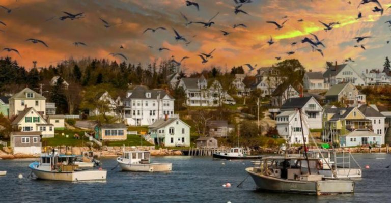 The Hidden Maine Harbor Town That Locals Swear Is New England’s Best Fall Escape