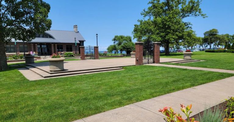 The Historic Bathhouse At This Ohio Park Is Perfect For A Weekend Escape