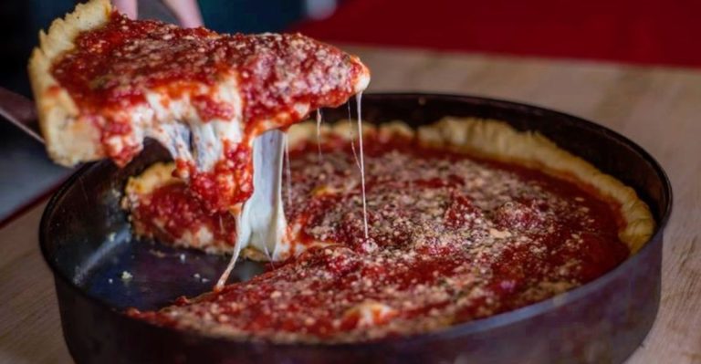 The Hole-In-The-Wall Illinois Pizza Joint Where Every Slice Still Feels Like Friday Night