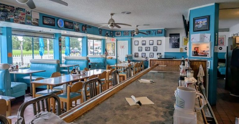The Hole-In-The-Wall Ohio Diner Still Serves Meatloaf Just Like Locals Grew Up Eating
