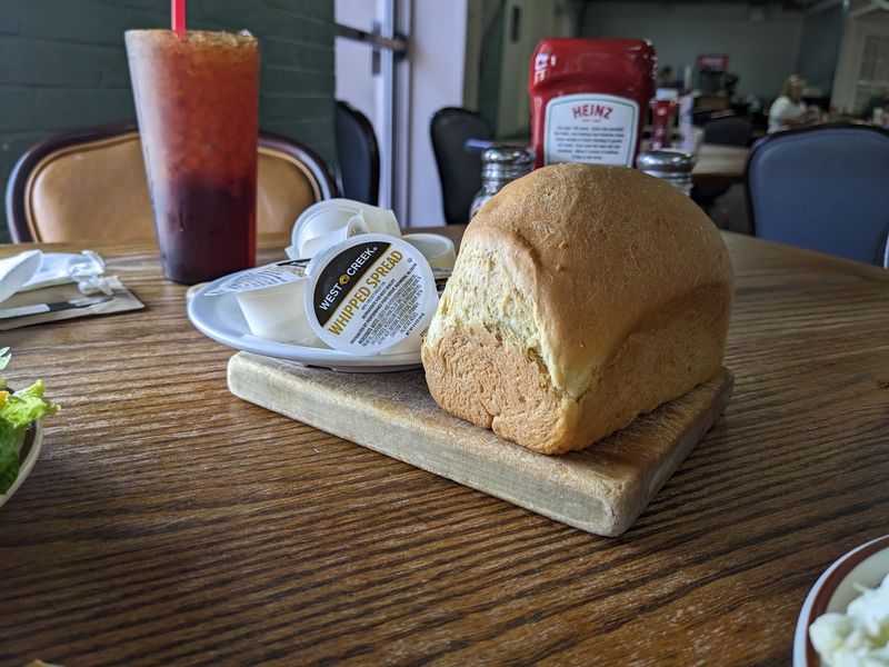 The Homemade Bread That Arrives Before You Even Ask