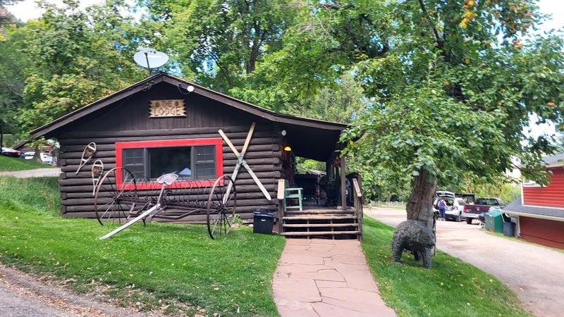 Cabin Lodging With Kitchens and Wood-Burning Stoves
