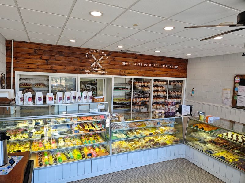 Steenstra’s Royal Dutch Bakery, Grandville