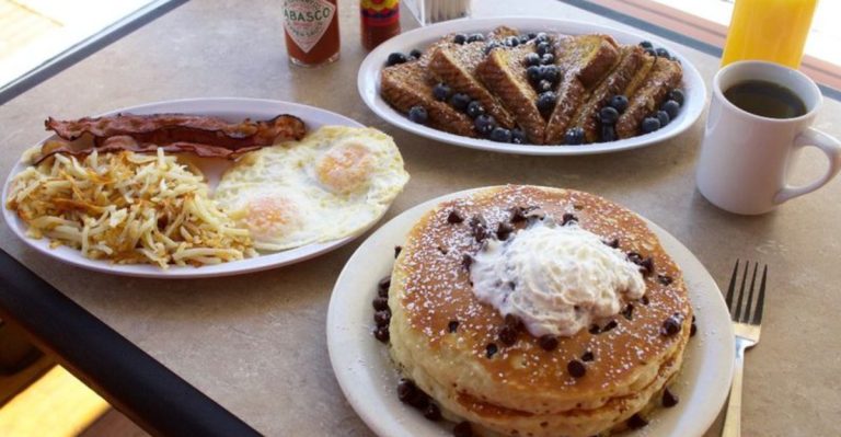 The Illinois Pancake House That Transforms Into A Haunted Breakfast Haven Each October