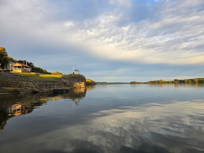 E'Town River Restaurant - Elizabethtown, IL