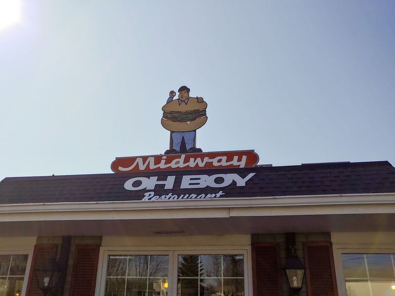 The Lake Avenue Landmark That Refuses To Change