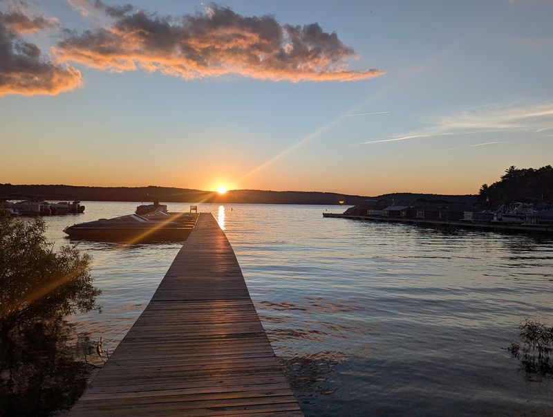 The Lakeside Setting That Makes Everything Taste Better The Lakeside Setting That Makes Everything Taste Better