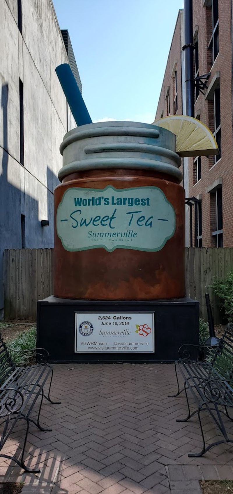 The Large Sweet Tea Display Adds An Extra Photo Opportunity