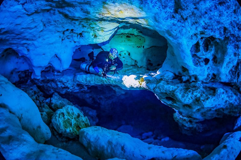 Diving The Ballroom And Devil’s Spring System