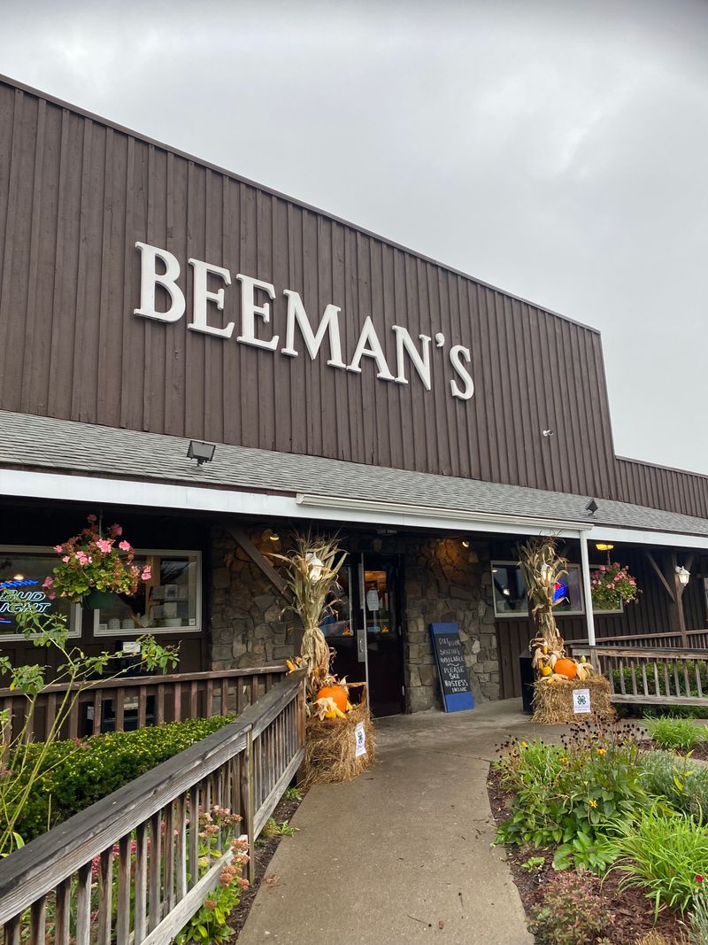 Lakeside Location With Scenic Views