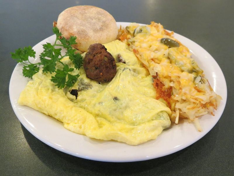 The Omelet Selection That Keeps Regulars Coming Back