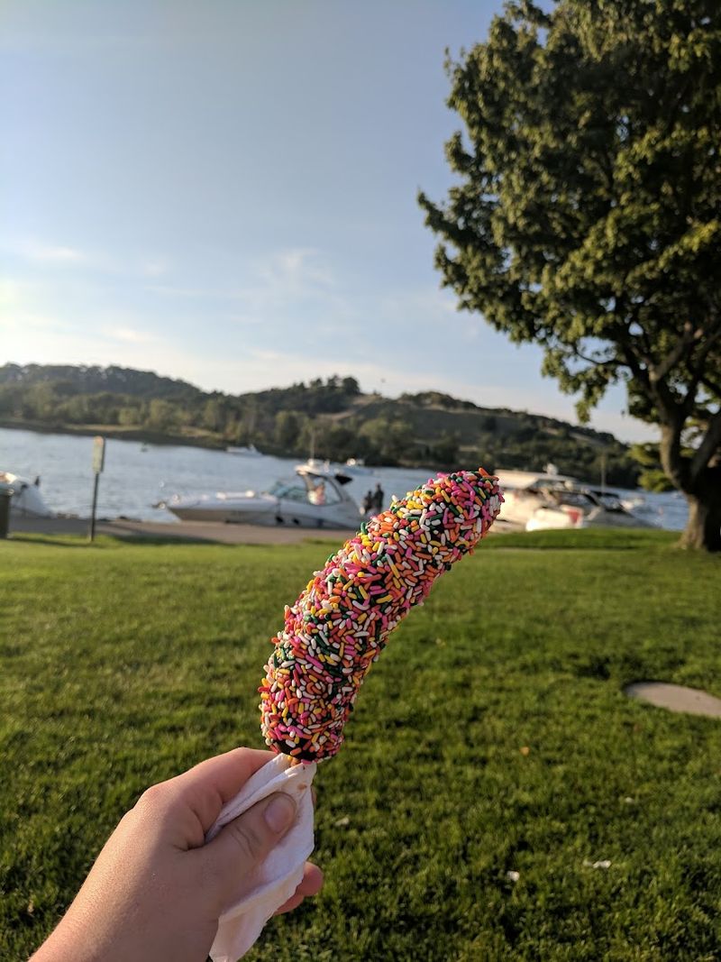 Seasonal Hours That Turn Every Visit Into A Summer Treasure