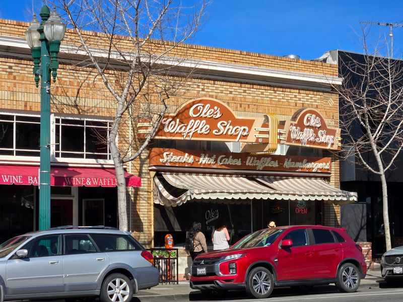 Counter Seats, Front Row Tickets