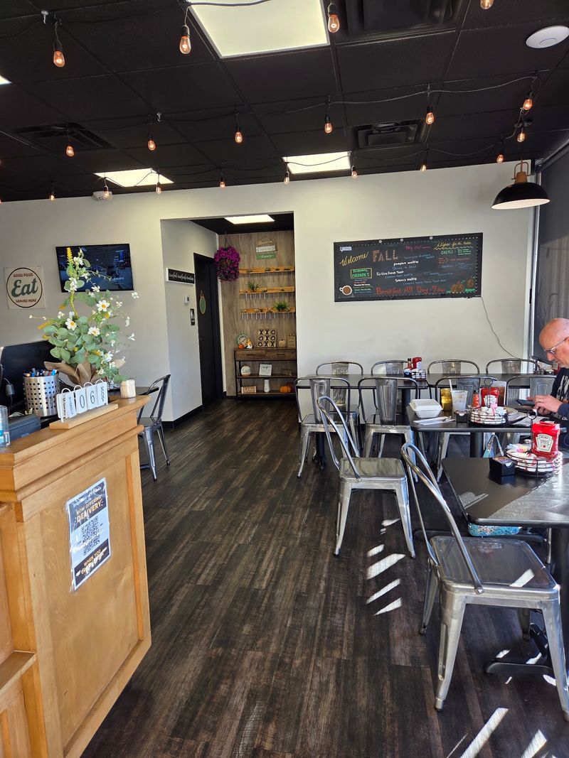 The Little Cafe Near Tallmadge Circle The Little Cafe Near Tallmadge Circle