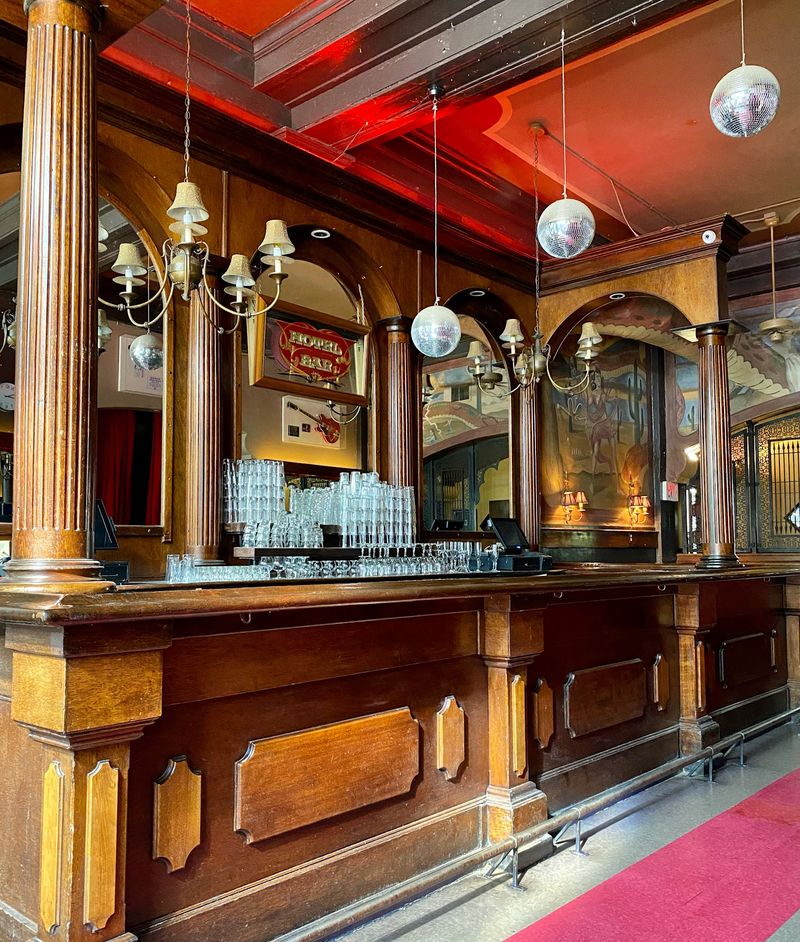 The Lobby Worth Wandering Before You Order