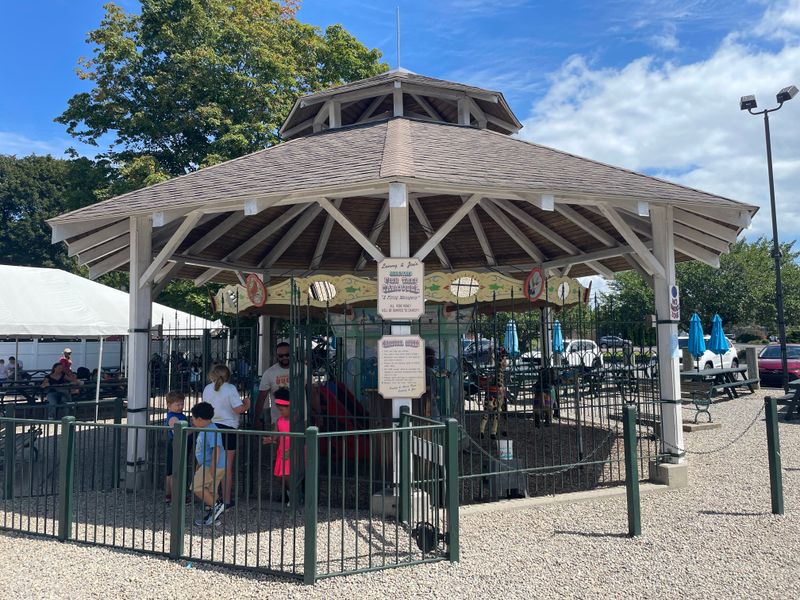 Lenny & Joe's Fish Tale, Madison