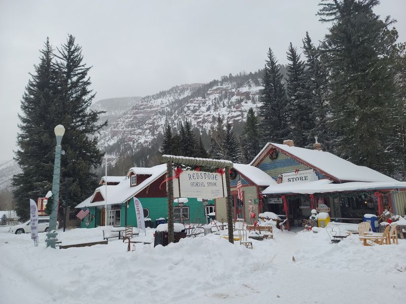 The Local Nod That Keeps Valley Regulars Coming Back
