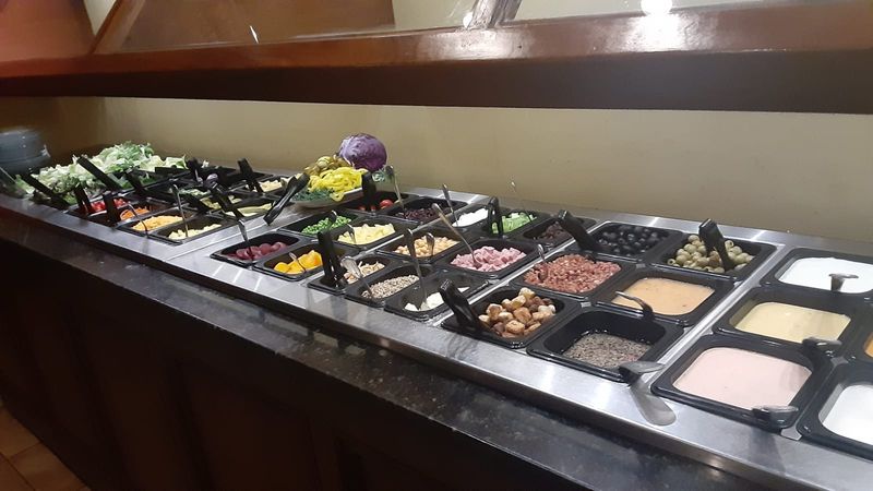 A Salad Bar That Actually Earns Its Keep