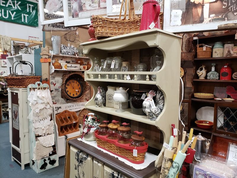 The In-Store Cafe: Where Tired Shoppers Get Their Second Wind