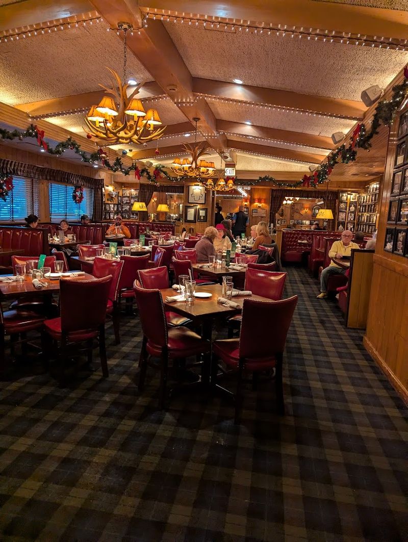 The Lodge-Style Atmosphere The Lodge-Style Atmosphere