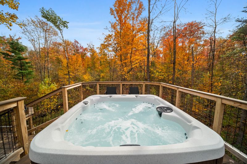 The Lofted Hot Tub Under Open Sky