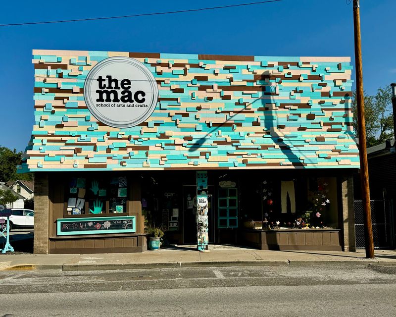 The MAC Thrifter, Staunton, IL The MAC Thrifter, Staunton, IL