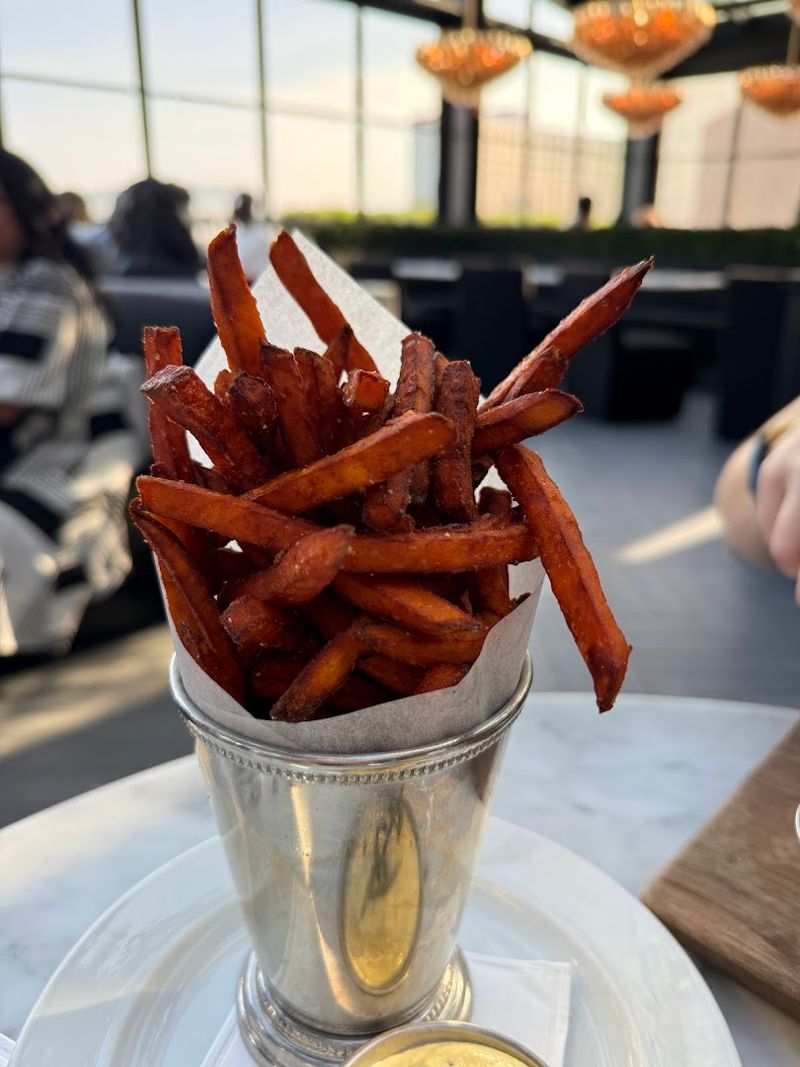 The Magical Rooftop Restaurant In Illinois Needs To Be On Your Radar This Summer