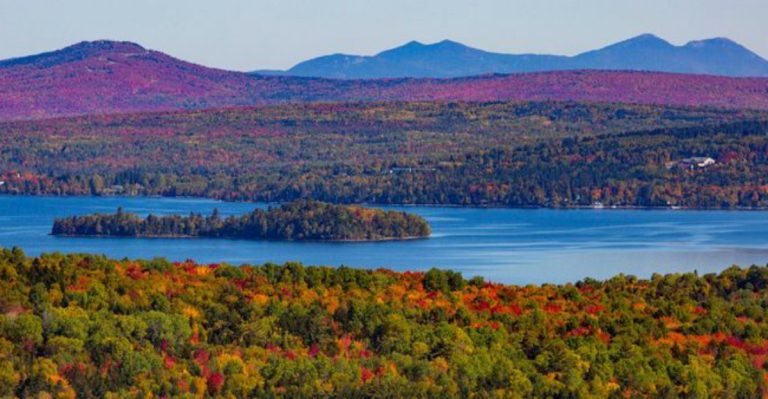 The Maine Lakeside Getaway Locals Say Is Their Peaceful Fall Escape