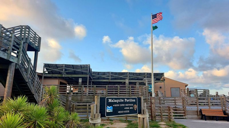 The Malaquite Visitor Center That Makes Every Visit Smarter