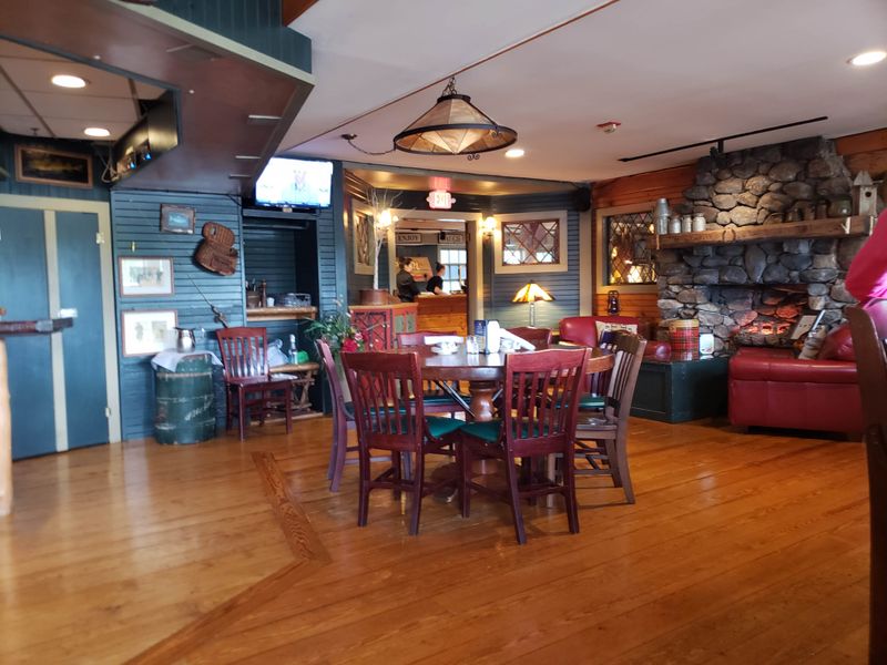 Lakehouse Grille (at Church Landing)