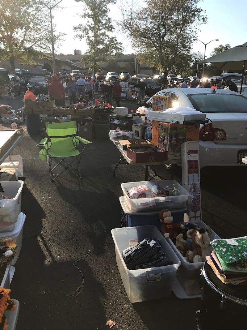 The Market Opens at Dawn And Early Birds Win Big The Market Opens at Dawn And Early Birds Win Big